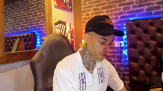 VinzenzRizzo online show from December 23, 1:14 am