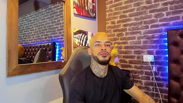 VinzenzRizzo online show from December 16, 4:19 am