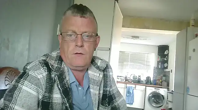 Snapshot of hefin18 chatting on February 20, 2:46 pm hefin18 online show from February 20, 2:46 pm