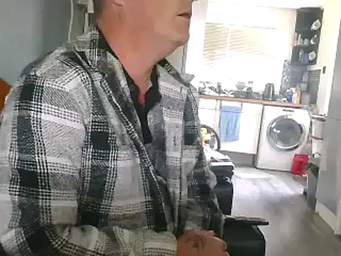 Snapshot of hefin18 chatting on January 28, 11:49 am hefin18 online show from January 28, 11:49 am