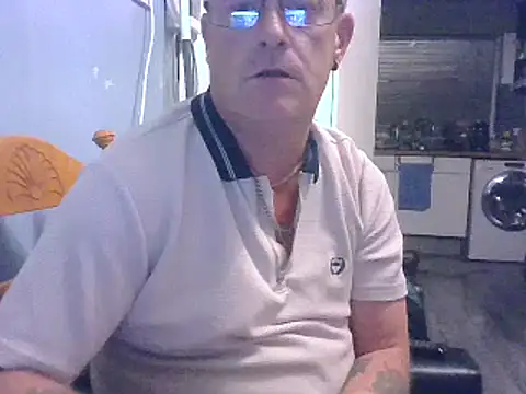 Snapshot of hefin18 chatting on February 8, 9:25 pm hefin18 online show from February 8, 9:25 pm