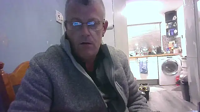 Snapshot of hefin18 chatting on February 26, 7:25 pm hefin18 online show from February 26, 7:25 pm