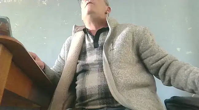 Snapshot of hefin18 chatting on March 10, 3:30 pm hefin18 online show from March 10, 3:30 pm