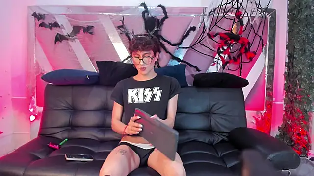 Snapshot of Soro_Lovelyboy chatting on October 14, 5:47 am Soro Lovelyboy online show from October 14, 5:47 am