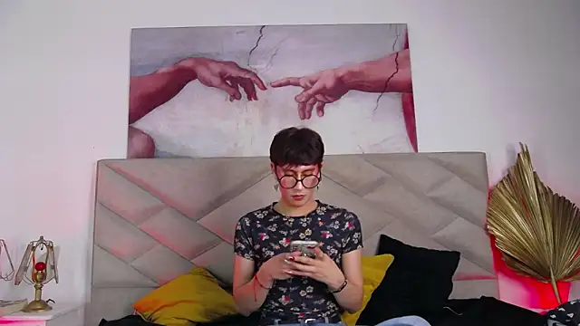 Snapshot of Soro_Lovelyboy chatting on September 13, 2:56 am Soro Lovelyboy online show from September 13, 2:56 am