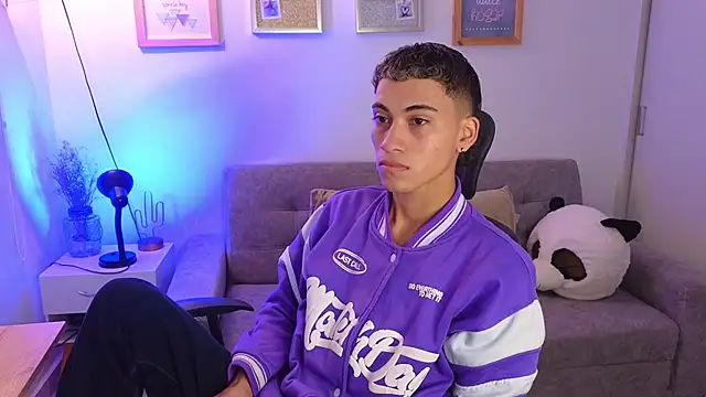 yulian vasquez online show from November 24, 12:17 pm