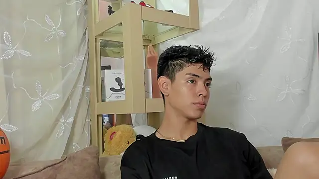 LoganTwink18 online show from March 29, 3:01 pm