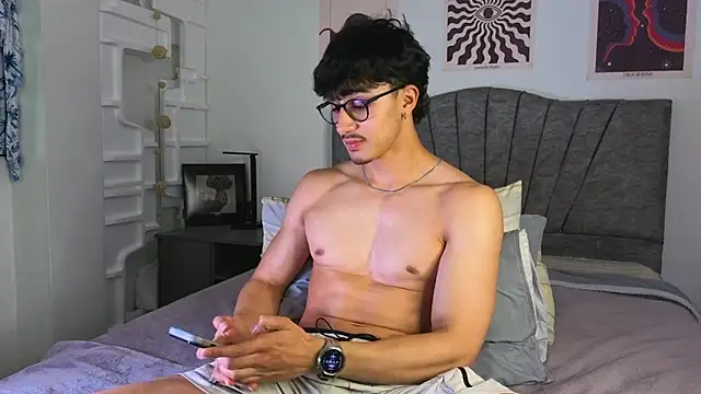 LatinReall online show from March 26, 10:58 pm