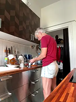 Snapshot of SexyLeon8 chatting on September 22, 12:15 pm SexyLeon8 online show from September 22, 12:15 pm