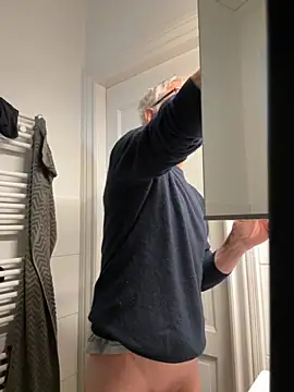 Snapshot of SexyLeon8 chatting on September 19, 9:53 am SexyLeon8 online show from September 19, 9:53 am