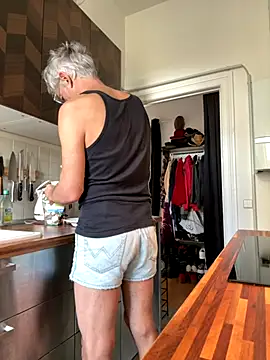 Snapshot of SexyLeon8 chatting on September 21, 8:58 am SexyLeon8 online show from September 21, 8:58 am