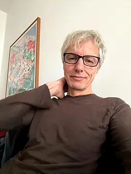 Snapshot of SexyLeon8 chatting on October 27, 1:35 pm SexyLeon8 online show from October 27, 1:35 pm