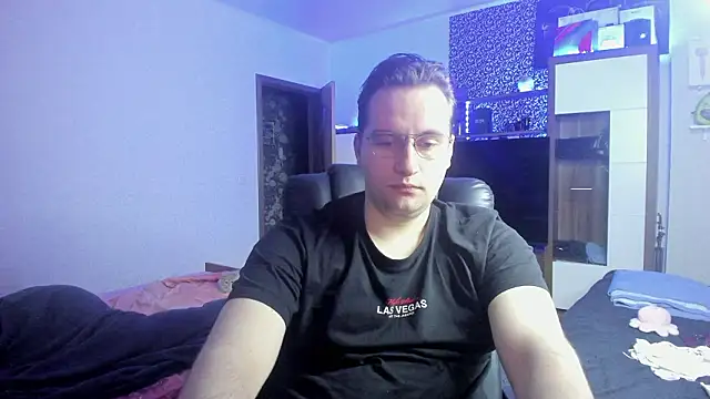 romiosabrino online show from March 15, 11:55 pm