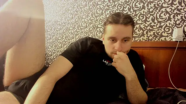 romiosabrino online show from March 30, 8:10 pm