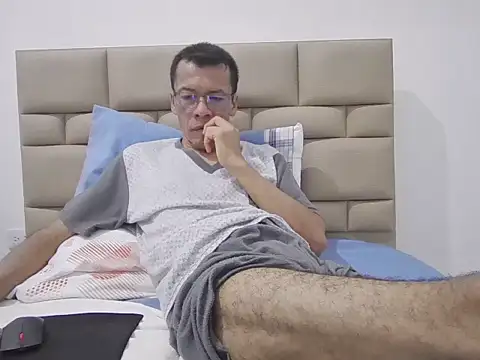 skinnylatino51 online show from November 7, 12:03 am