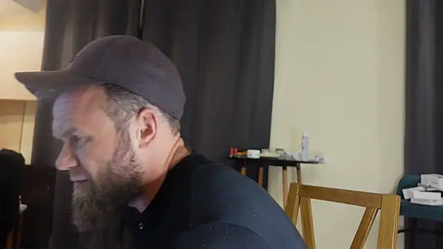 Stewart Barnz online show from April 19, 6:10 pm