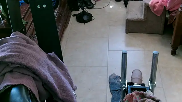 Snapshot of 6mickey9 chatting on October 20, 8:46 pm 6mickey9 online show from October 20, 8:46 pm