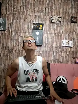 moorejhosua online show from October 19, 7:06 pm