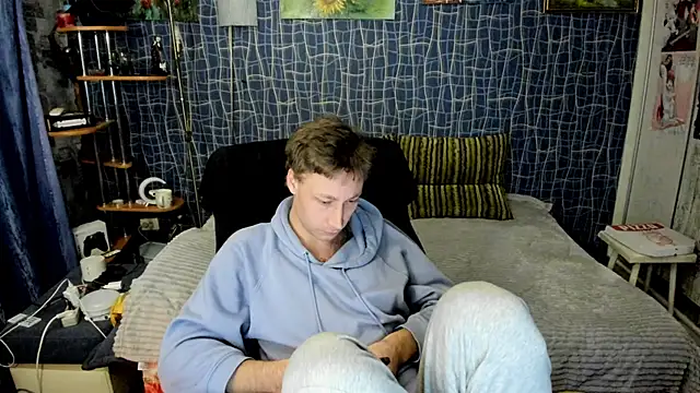 CuteBoy228 online show from April 20, 6:10 pm