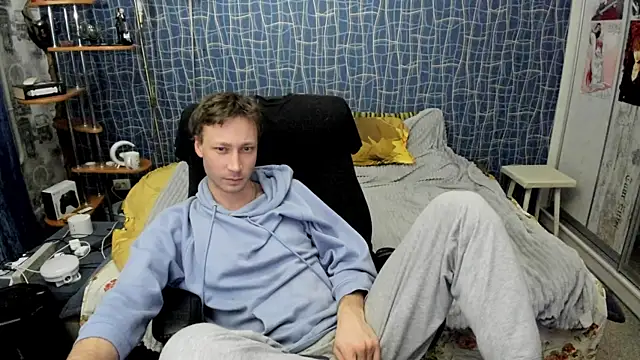 CuteBoy228 online show from April 16, 9:15 pm