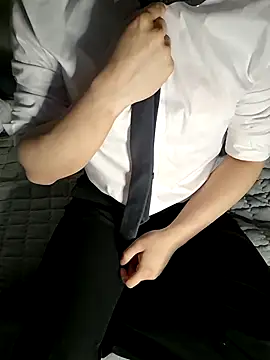 111owo111 online show from May 4, 12:29 pm