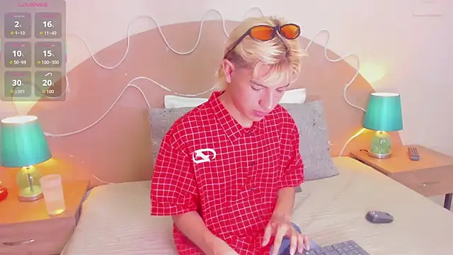 Enrrixxx  online show from November 11, 12:26 am