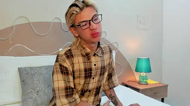 Enrrixxx  online show from November 23, 7:25 pm