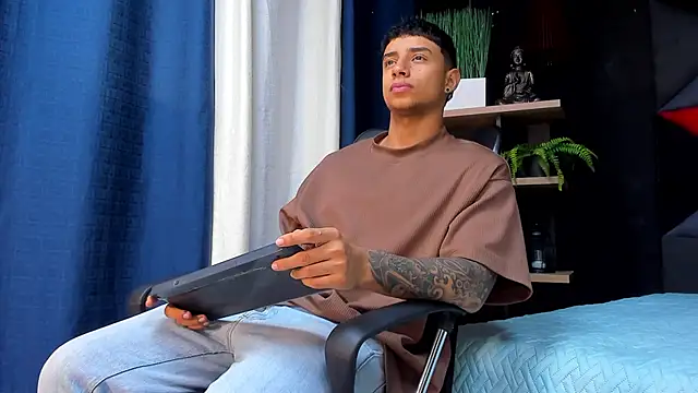 jaze bradley online show from November 17, 11:35 am