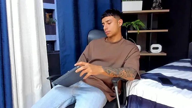 jaze bradley online show from January 12, 11:25 am