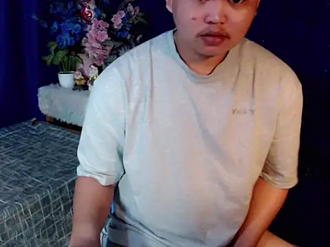 Reynelcock online show from February 13, 6:13 pm