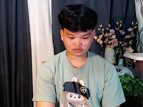 Reynelcock online show from November 1, 2:43 pm