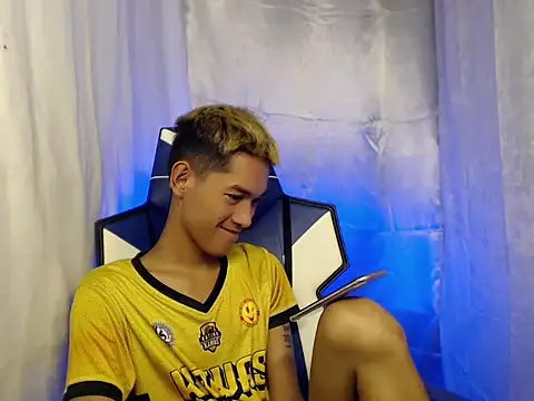 riks tyler online show from December 18, 9:22 pm