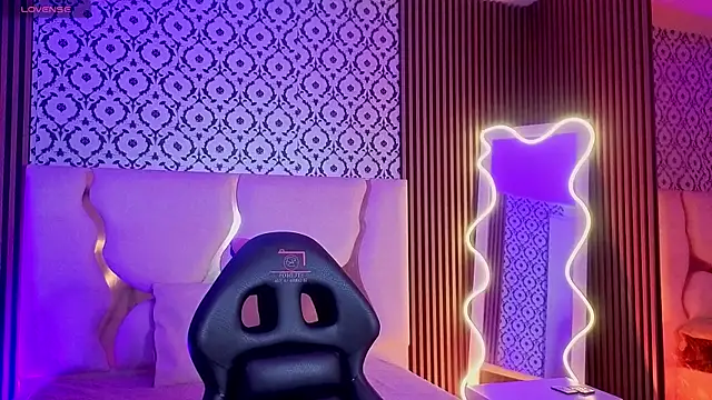 LIHIAN TAY online show from April 8, 12:25 pm