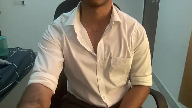 Snapshot of Hotmaskedboi chatting on September 12, 7:41 am Hotmaskedboi online show from September 12, 7:41 am