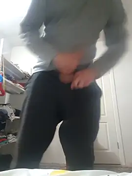 hugecock4u1990 online show from December 1, 6:11 pm