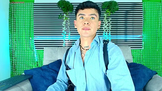 CamiiGuzmanX online show from March 21, 8:24 pm