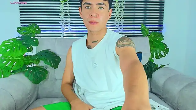 CamiiGuzmanX online show from April 14, 8:41 pm