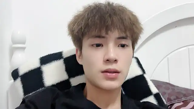 Snapshot of linger2563 chatting on October 10, 2:44 pm linger2563 online show from October 10, 2:44 pm