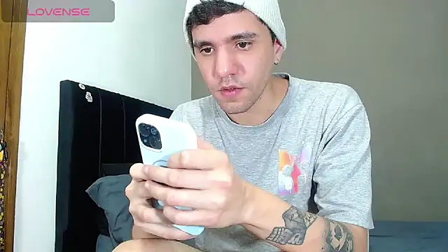 Matteo12  online show from February 3, 6:40 am