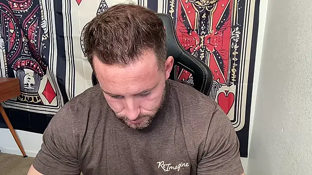 brettmycles28 online show from December 14, 8:27 pm