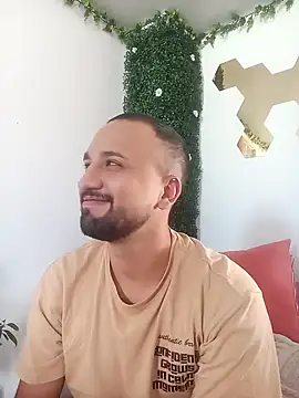 Miguel SaraPink online show from March 2, 9:33 pm