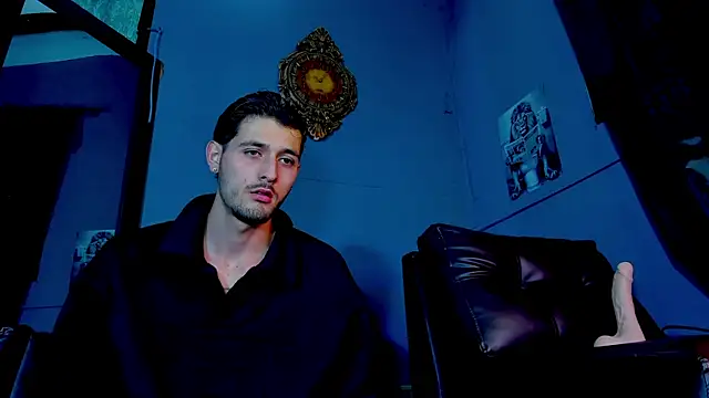 alejo  323   online show from April 21, 3:34 am