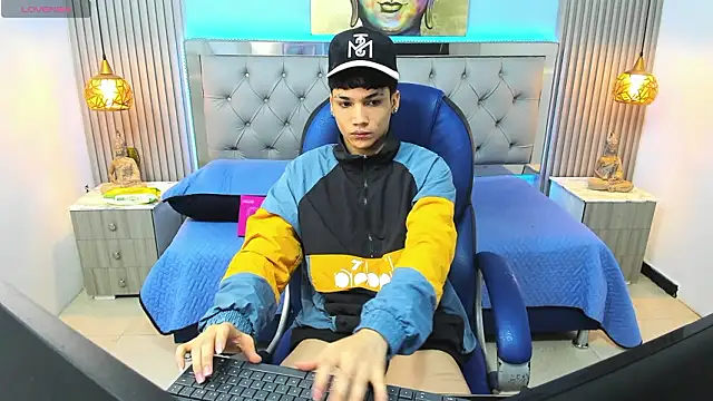 SamBlack  online show from February 17, 3:33 pm