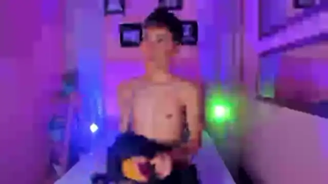 MaxiWildd online show from November 24, 1:01 pm