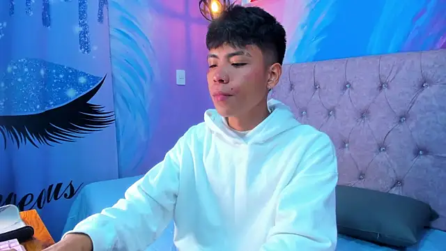 MaxiWildd online show from March 24, 12:54 pm