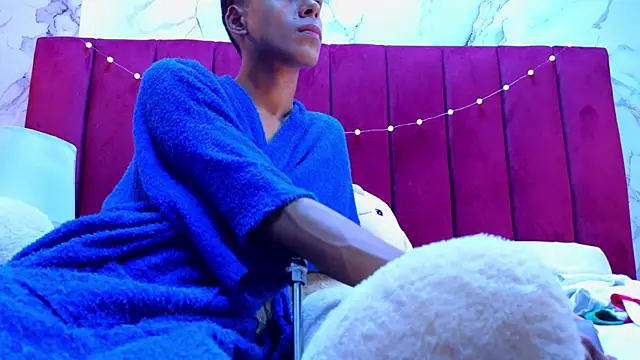 PrincePoppy online show from December 17, 8:37 pm