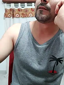 Snapshot of Bradd_32 chatting on October 23, 2:04 am Bradd 32 online show from October 23, 2:04 am