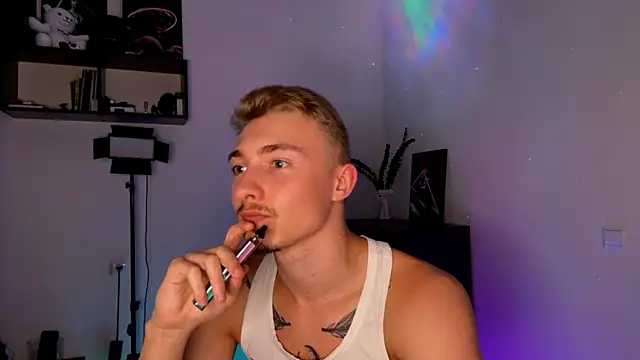 Artur  Skott online show from October 13, 8:48 pm