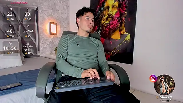 Snapshot of loghan_fox chatting on October 14, 3:46 am loghan fox online show from October 14, 3:46 am