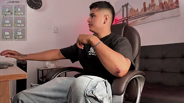  Juanes online show from November 26, 8:01 pm